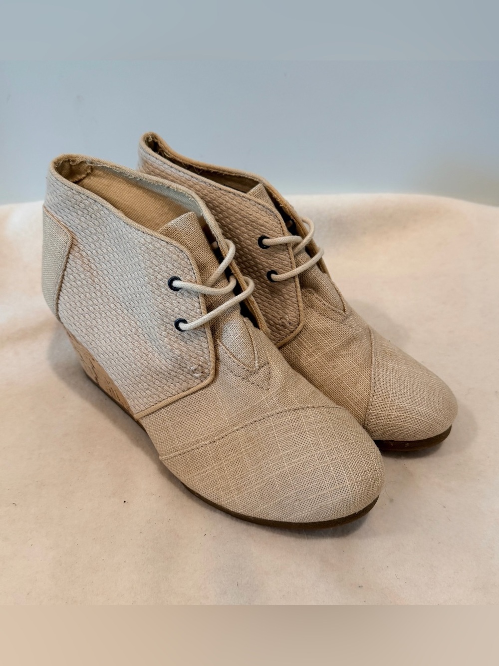 Toms Women’s Kala Desert Wedge Ankle Bootie in Natural Beige Size 9